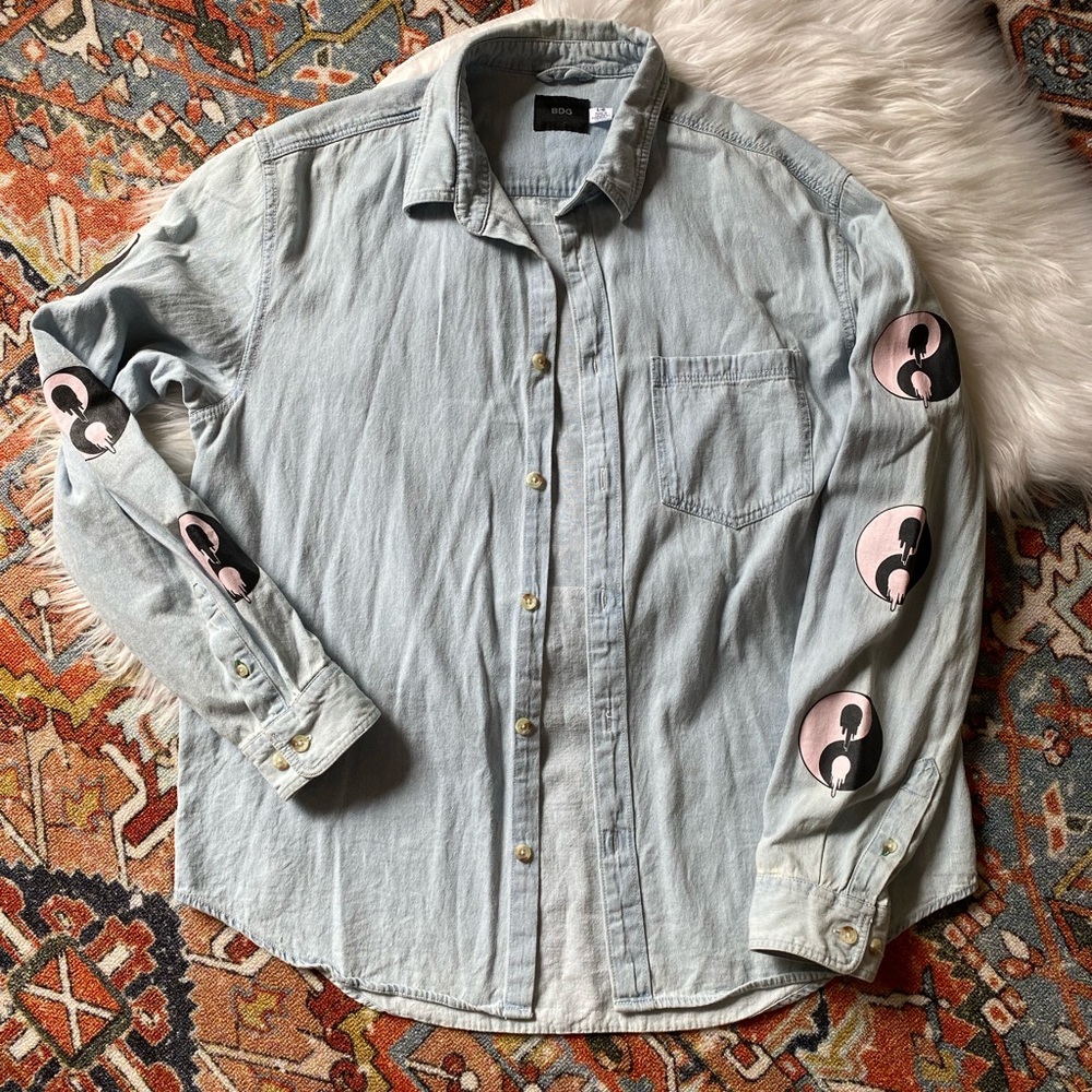 Men’s BDG Button Down- L